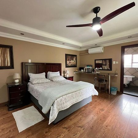 Spies Villa - Fast Wi-Fi, Netflix And Generator Middelburg  Esterno foto