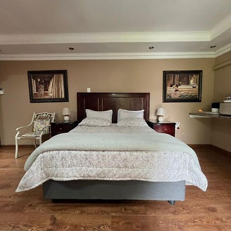 Spies Villa - Fast Wi-Fi, Netflix And Generator Middelburg  Esterno foto