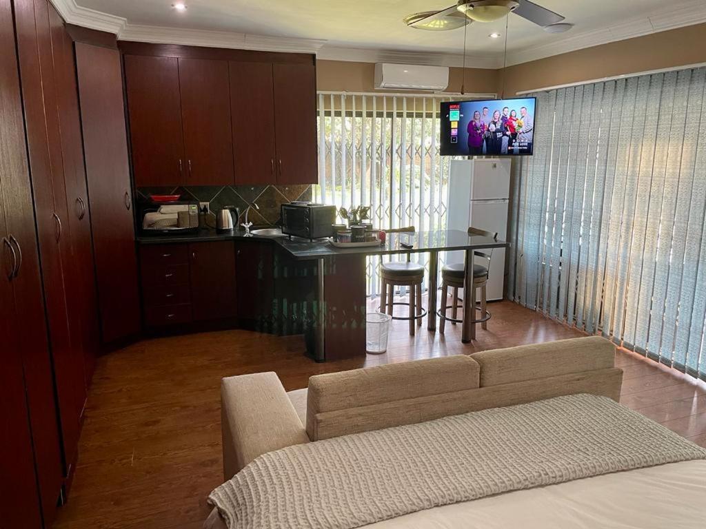 Spies Villa - Fast Wi-Fi, Netflix And Generator Middelburg  Esterno foto