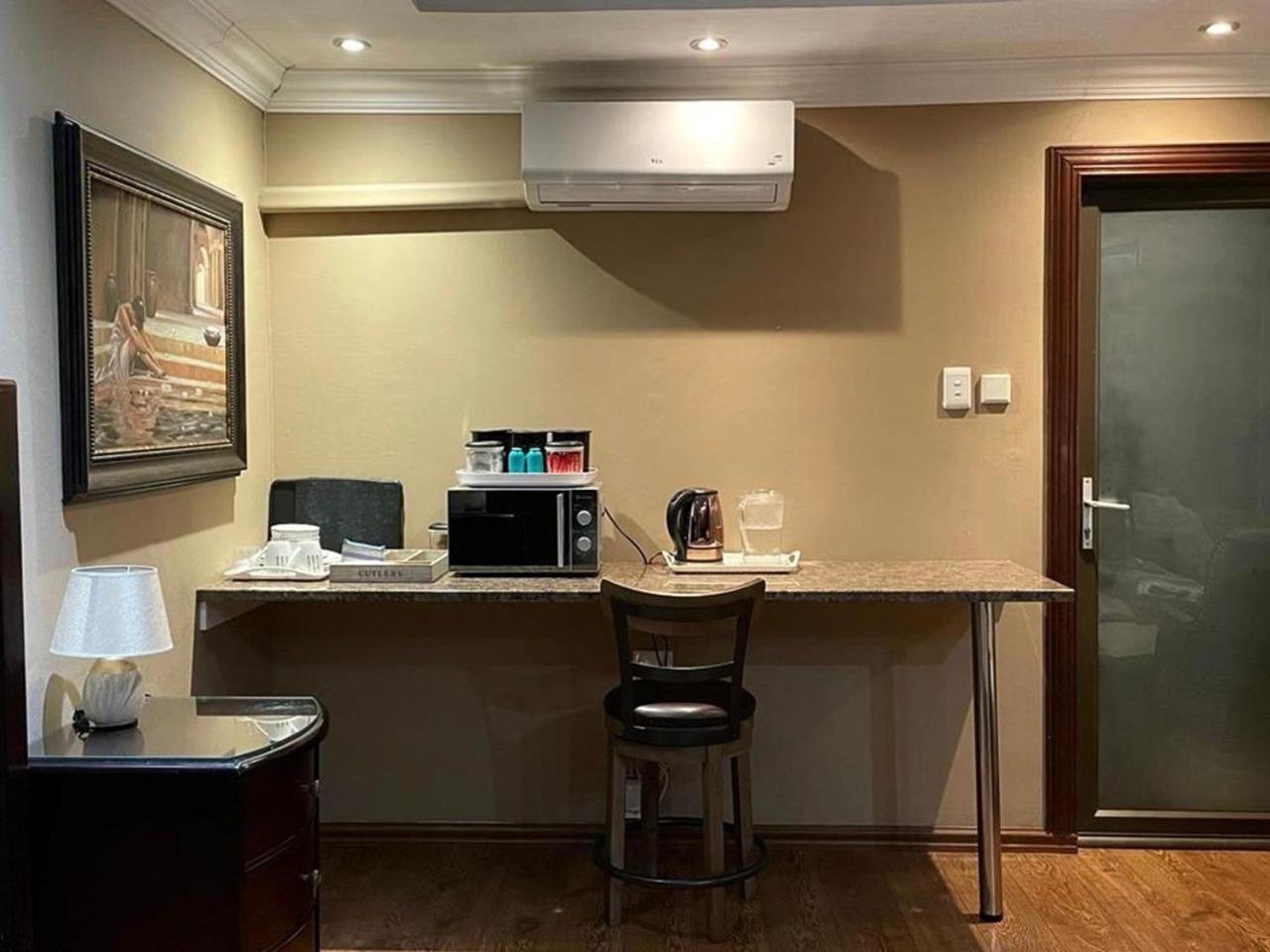 Spies Villa - Fast Wi-Fi, Netflix And Generator Middelburg  Esterno foto